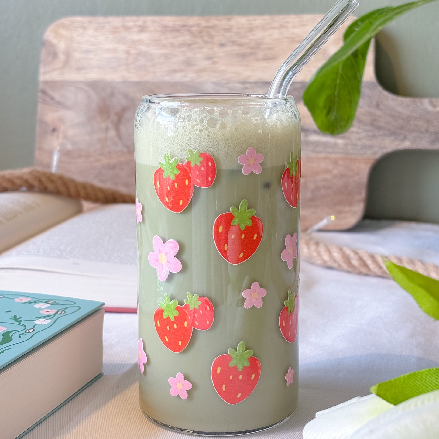 Strawberries & flowers — Gobelet en verre