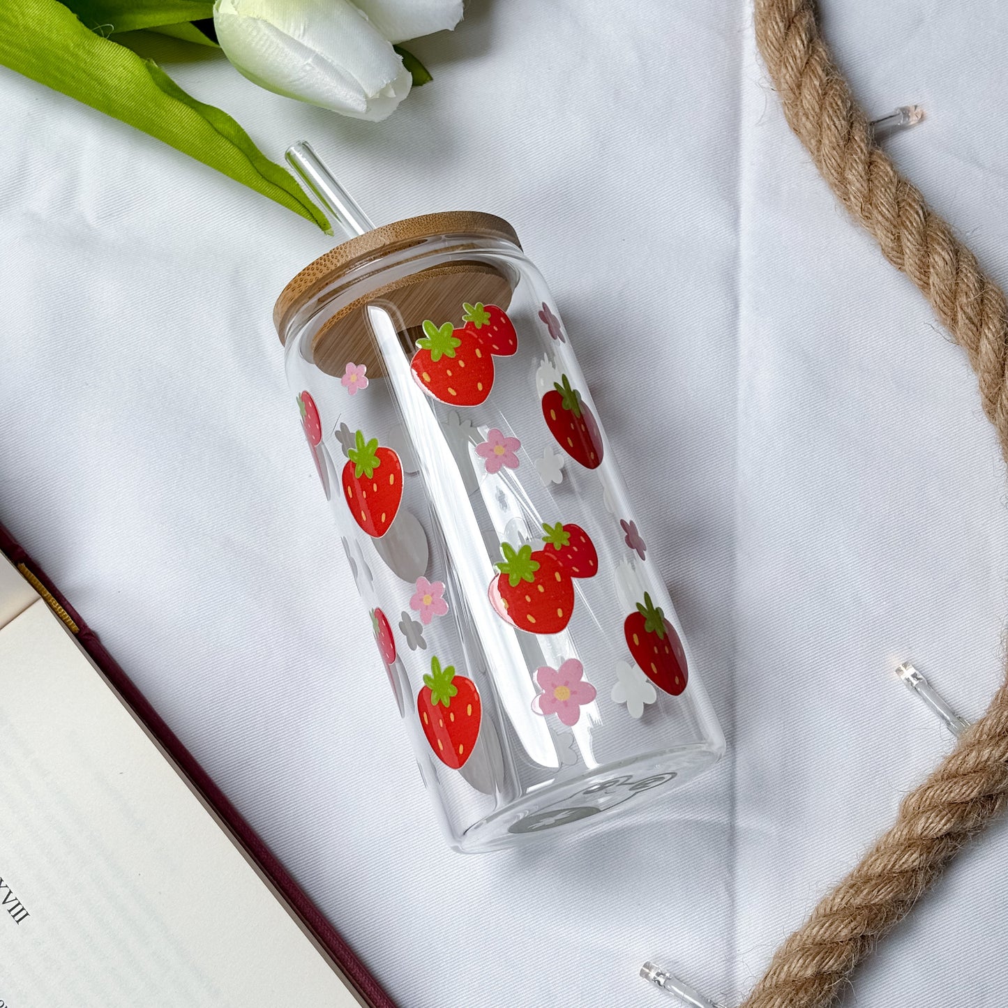 Strawberries & flowers — Gobelet en verre